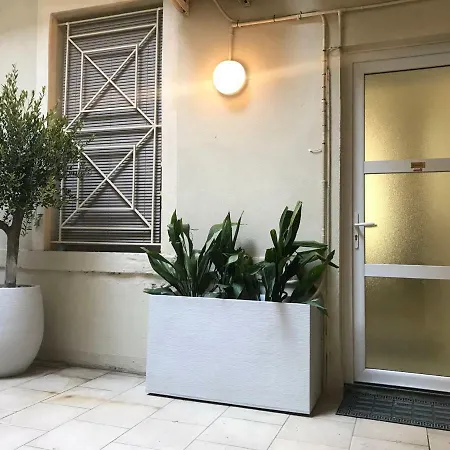 Feel@home Nemausus « Le 4 » דירה *