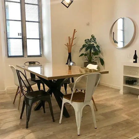 דירה Feel@home Nemausus « Le 4 » *